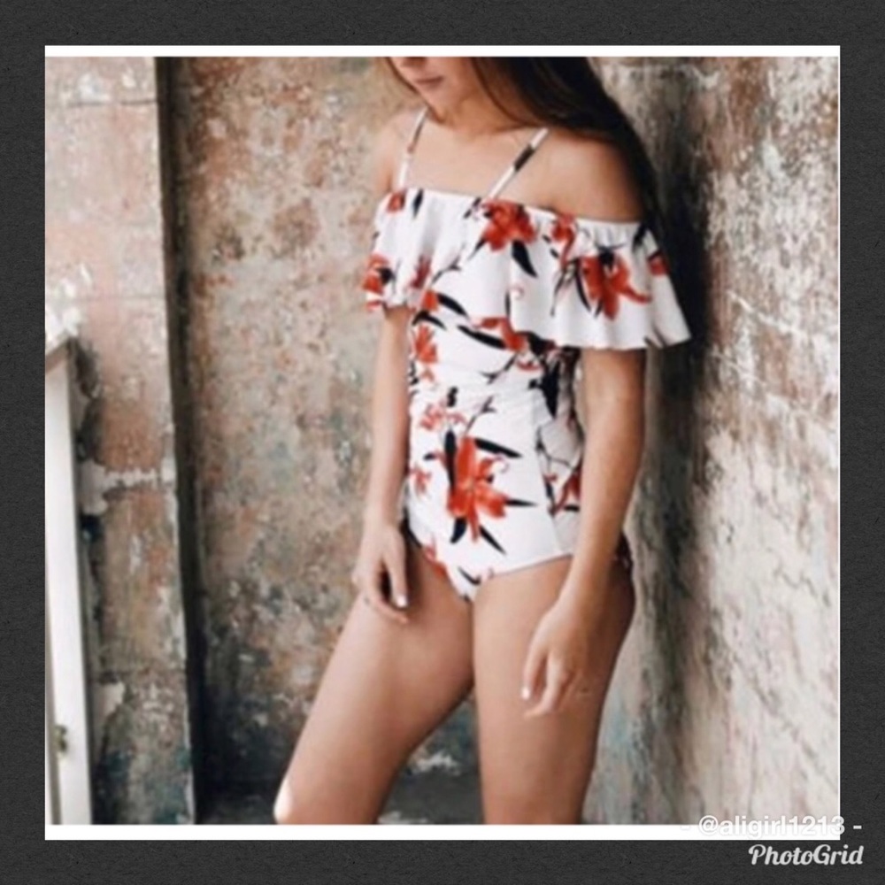 LAST 1 5 STAR RATED - Off The Shoulder Ruffled Swimsuit - Picture 2 of 5
